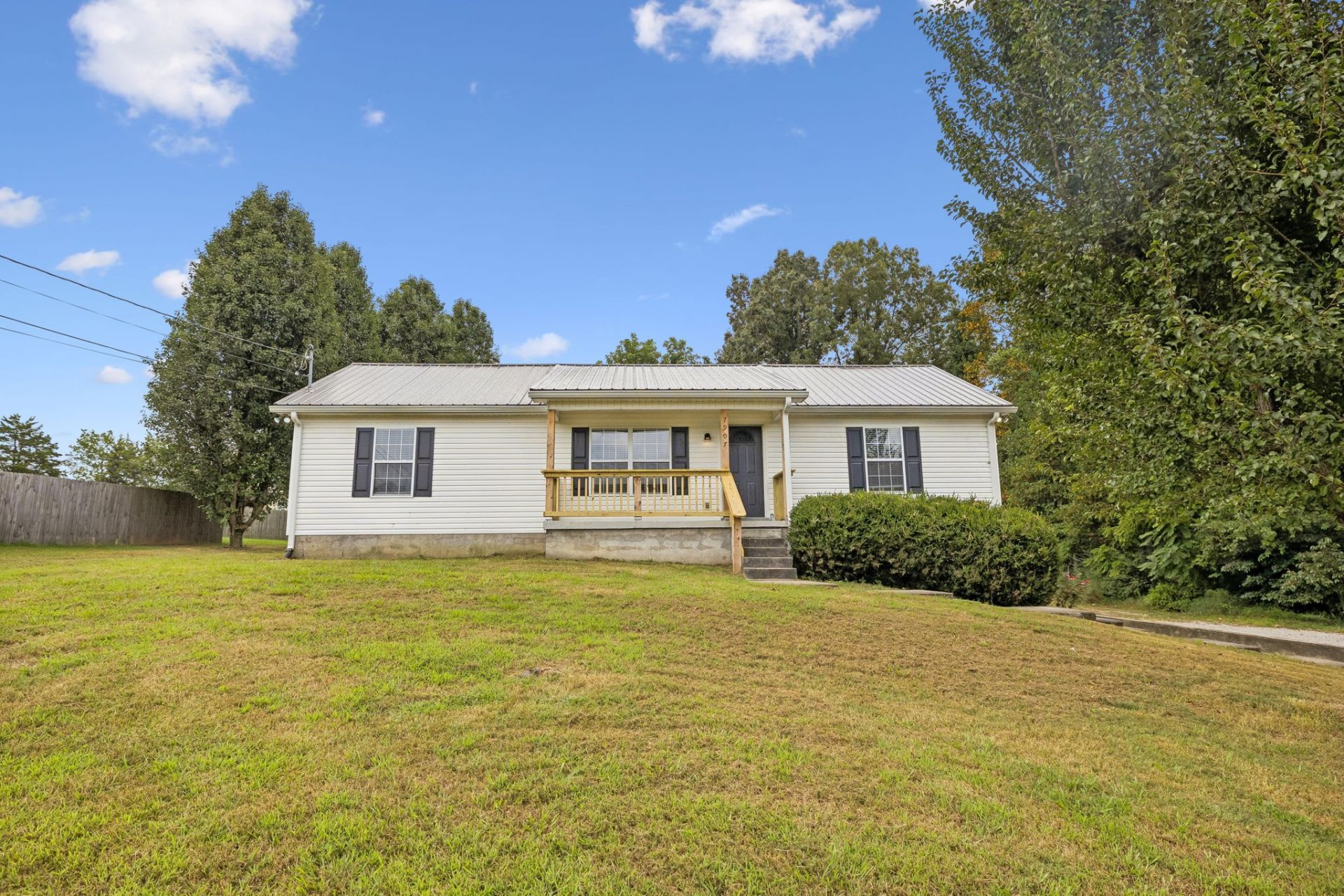 7907 Crossroads Dr, Lyles, TN 37098 Main Photo