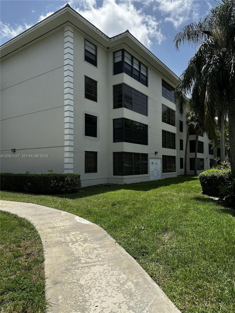 1719 Whitehall Dr , Unit 105, Davie, FL 33324 Photo