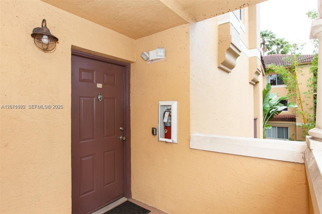 771 N Pine Island Rd, Unit 214, Plantation, FL 33324 Photo