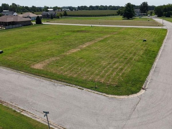965 Alicia Way, Staunton, IL 62088