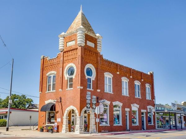 101 W Pearl Street , Granbury, TX 76048