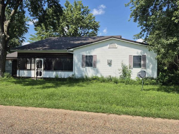 303 E Walnut, Eldon, IA 52554