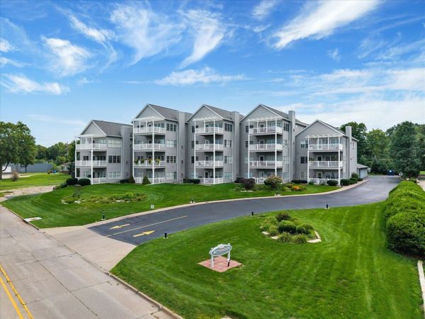 4412 River Drive , Unit 402, Moline, IL 61265