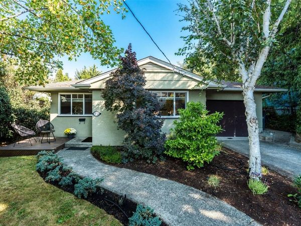 1752 Kisber Ave, Saanich, BC V8P 2W7