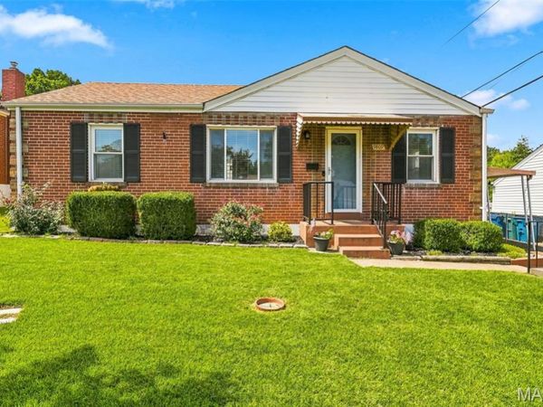 9809 Huntingdon Lane, St Louis, MO 63123