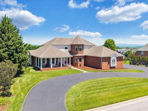 625 Frontier WAY , Fincastle, VA 24090