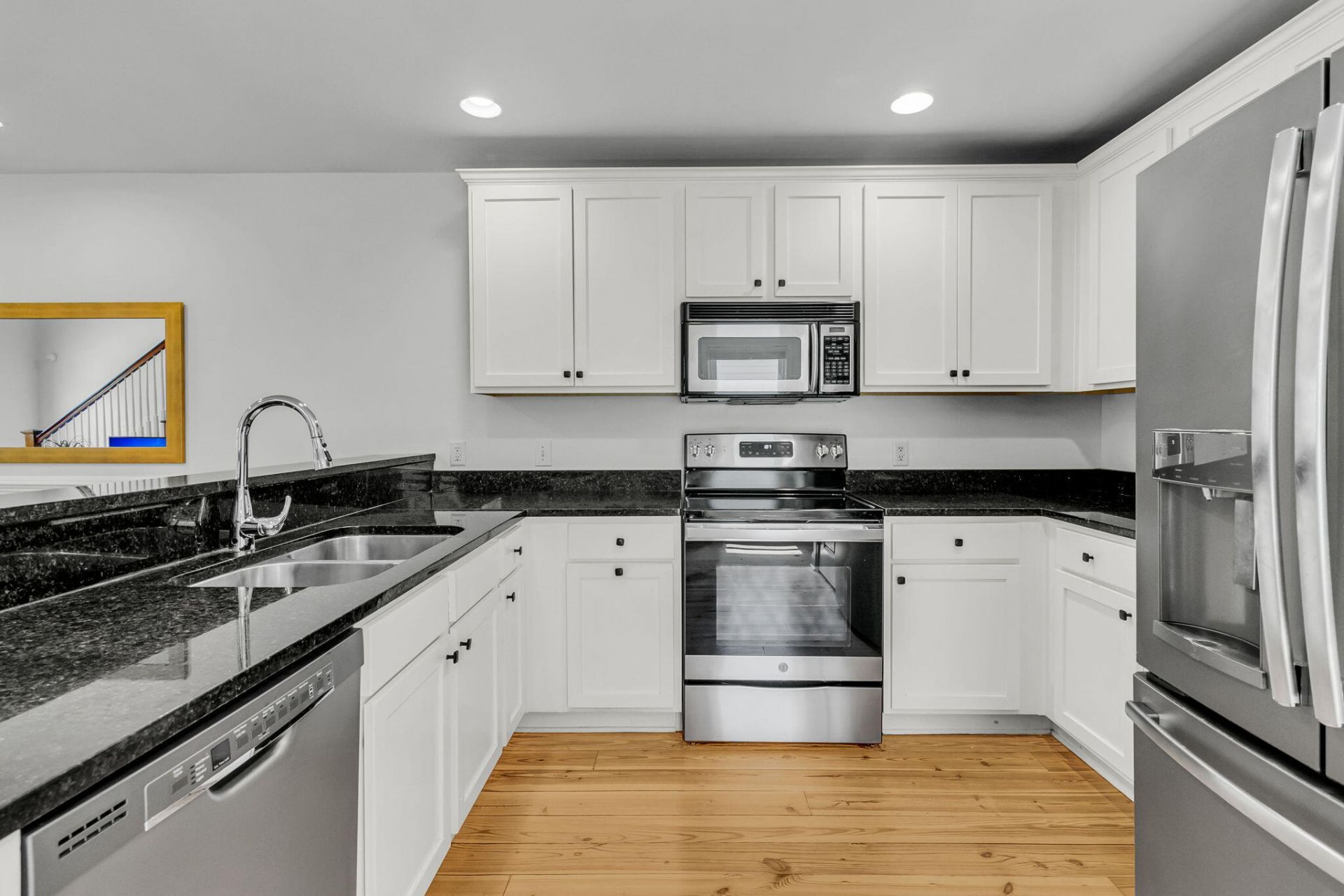 9 Kyle Place Photo 15