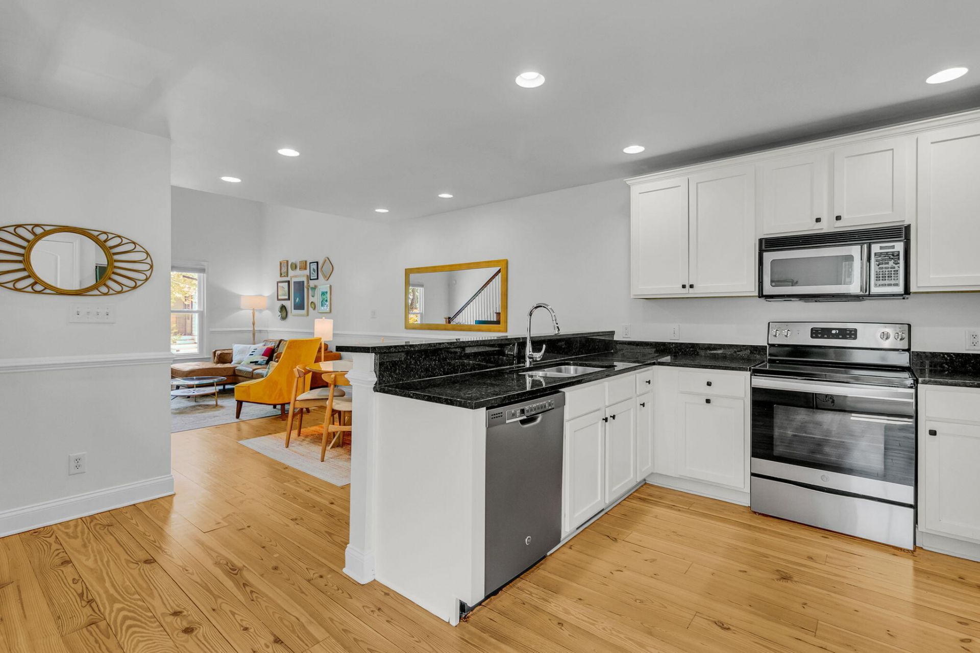 9 Kyle Place Photo 16