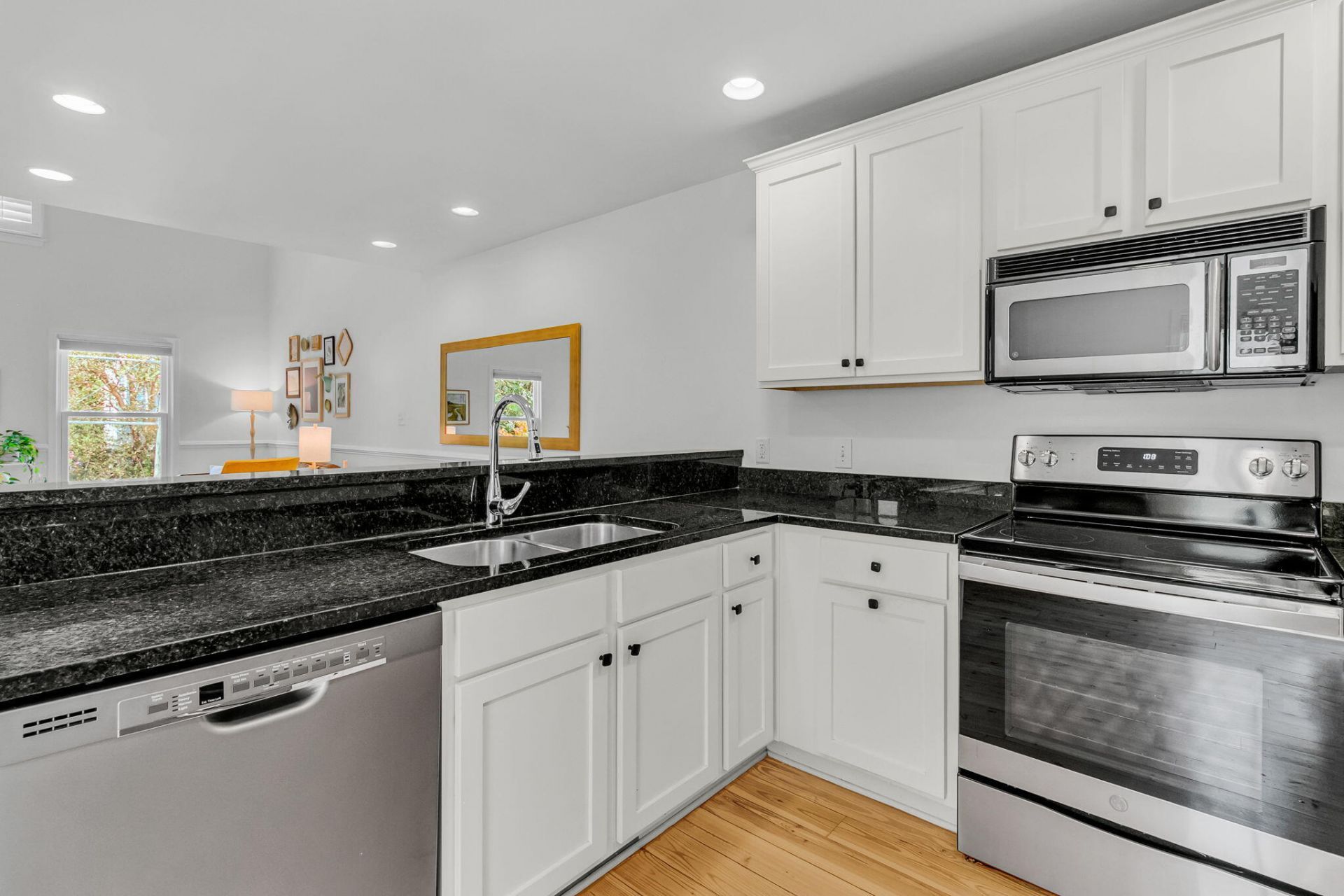 9 Kyle Place Photo 17