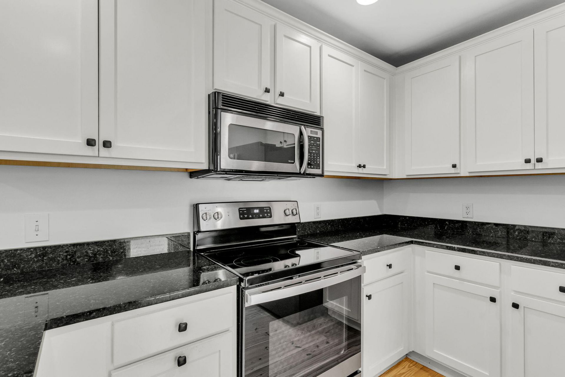 9 Kyle Place Photo 18