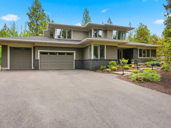 2966 NW Meldrum Court, Bend, OR 97703