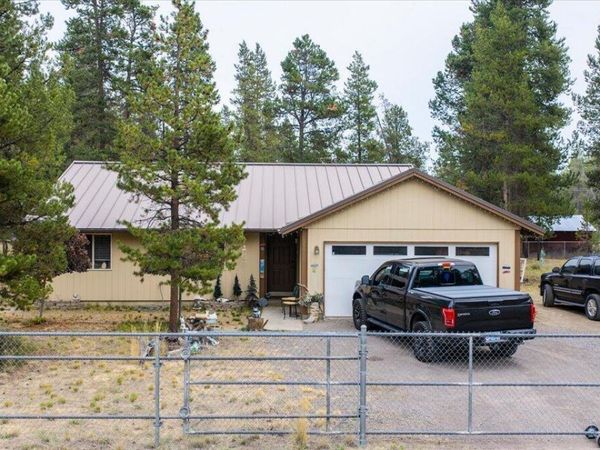 54690 Pinewood Avenue, Bend, OR 97707