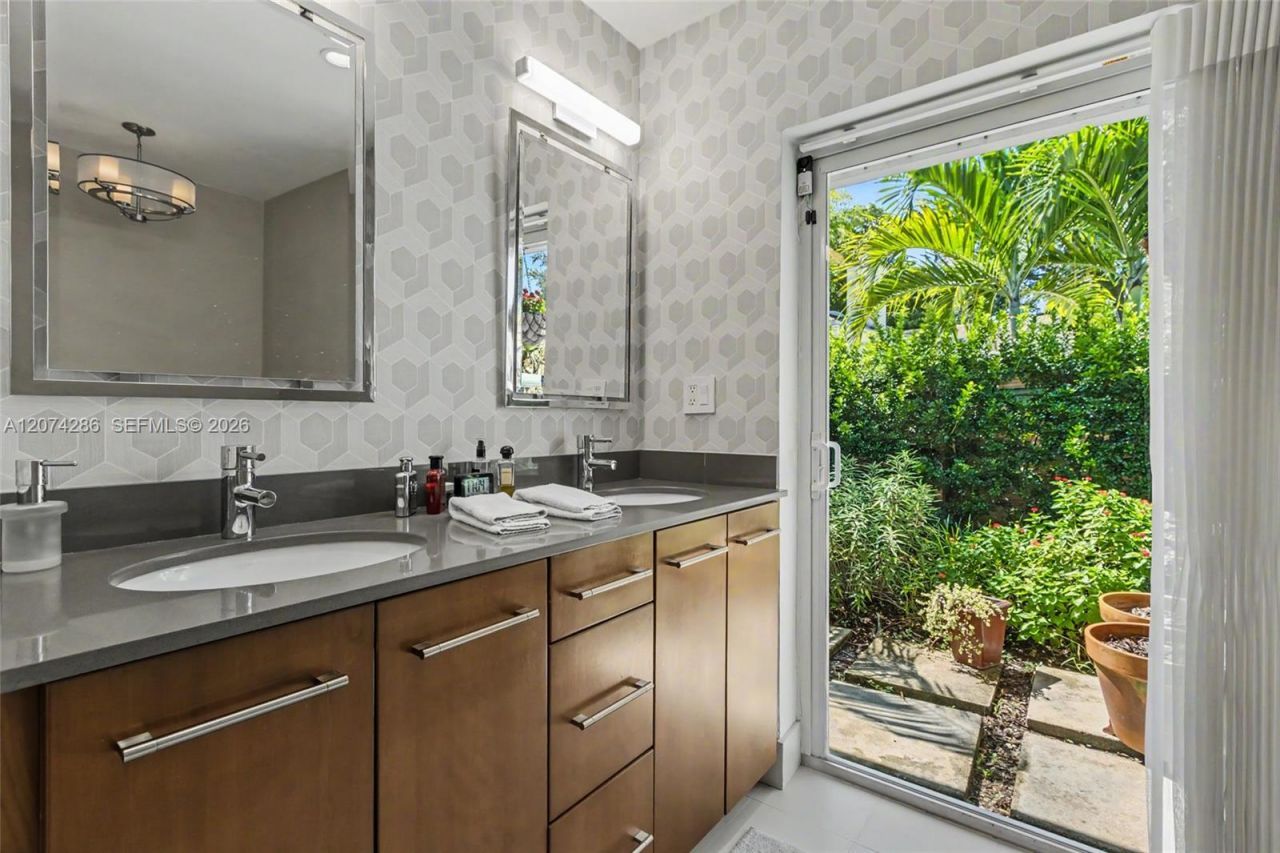 13 Dogwood Rd, Hollywood, FL 33021 Photo