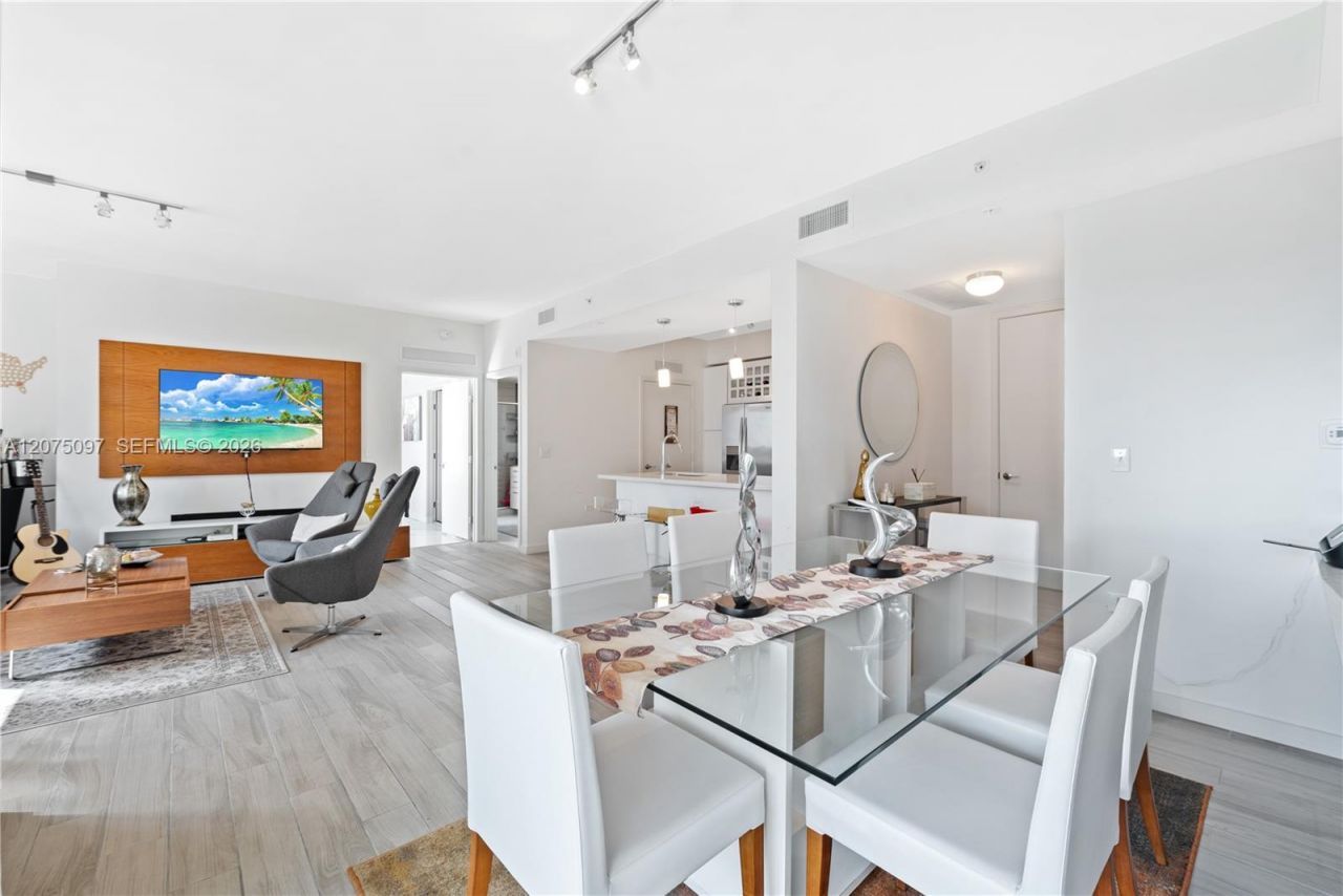 999 SW 1st Ave , Unit 2504, Miami, FL 33130 Photo