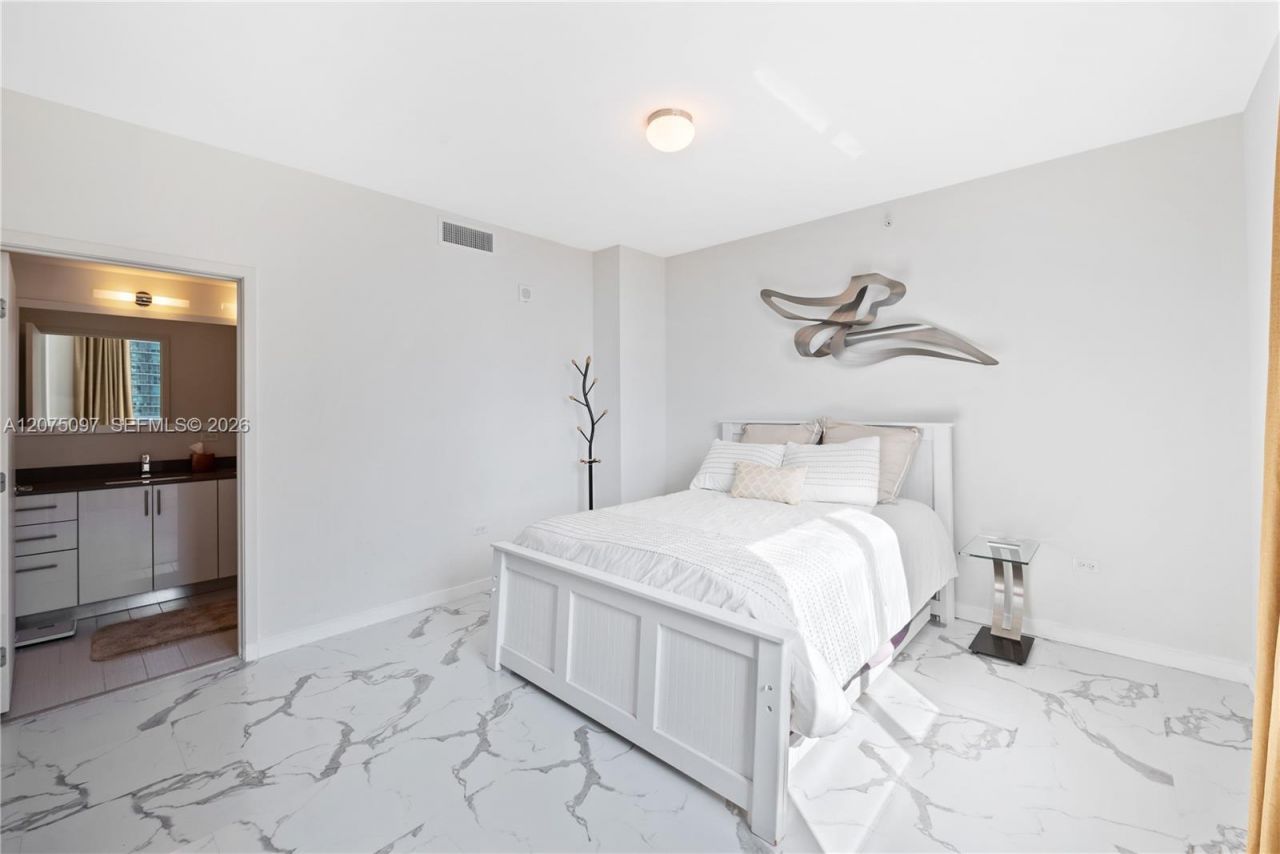 999 SW 1st Ave , Unit 2504, Miami, FL 33130 Photo