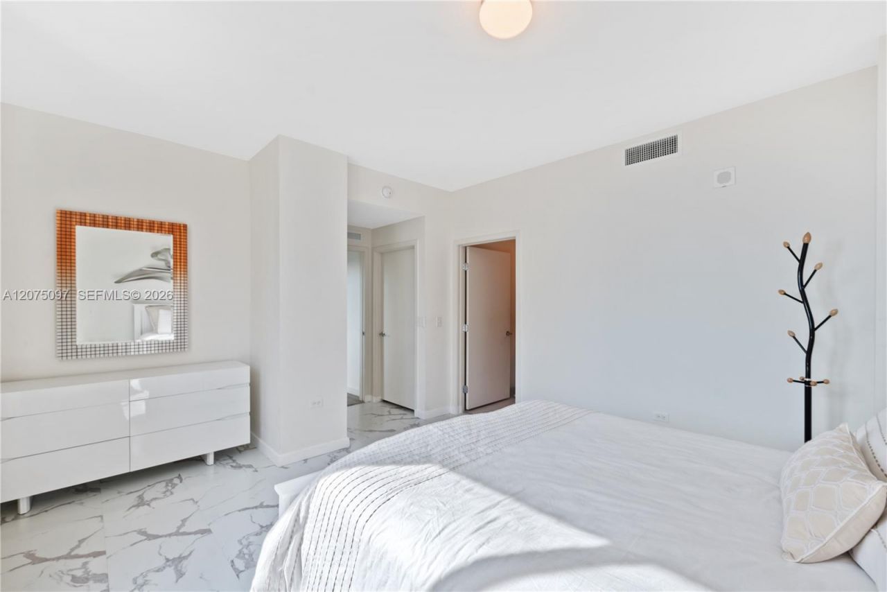 999 SW 1st Ave , Unit 2504, Miami, FL 33130 Photo