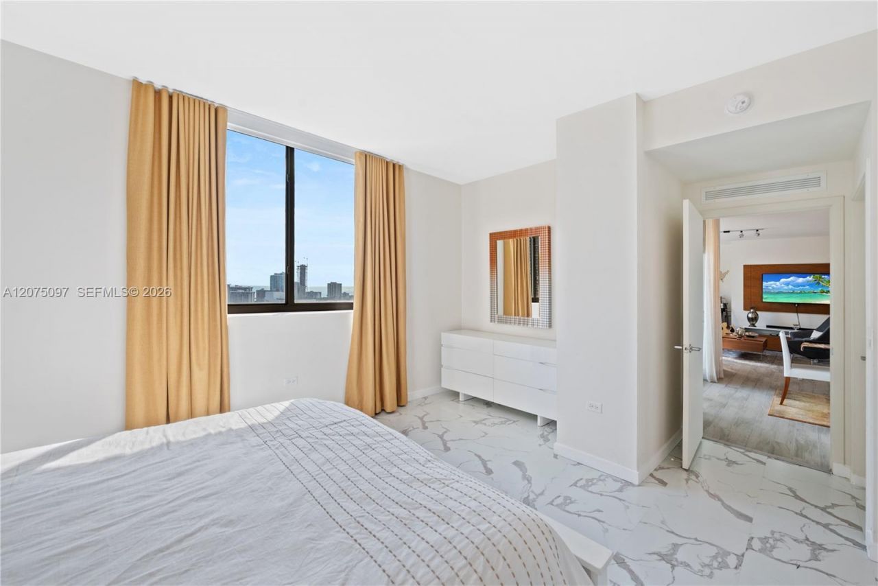 999 SW 1st Ave , Unit 2504, Miami, FL 33130 Photo