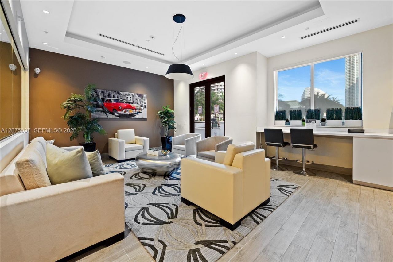999 SW 1st Ave , Unit 2504, Miami, FL 33130 Photo