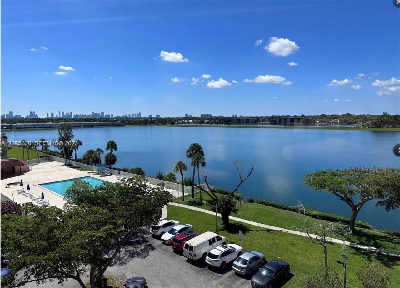 20850 San Simeon Way , Unit 603-5, Miami, FL 33179 Photo