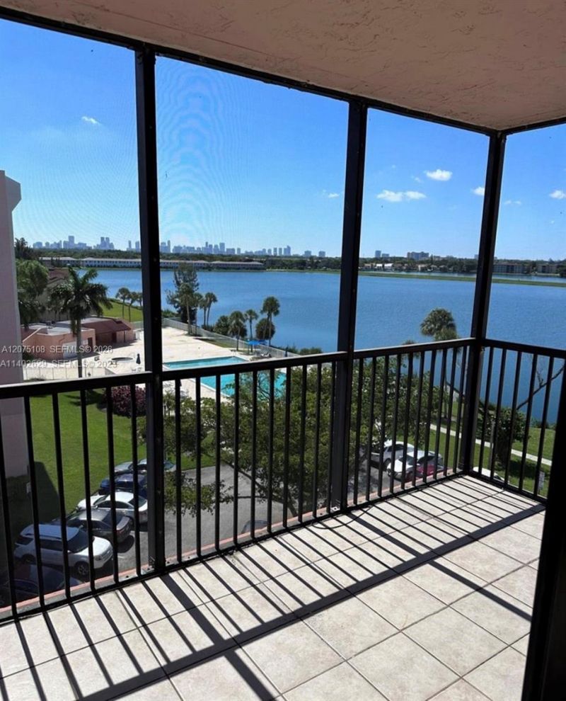 20850 San Simeon Way , Unit 603-5, Miami, FL 33179 Photo