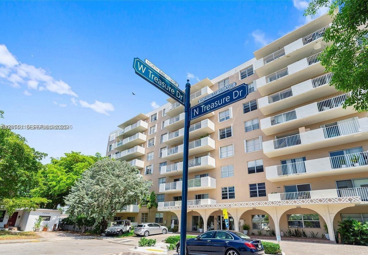 1455 N Treasure Dr , Unit PH-H, North Bay Village, FL 33141 Photo