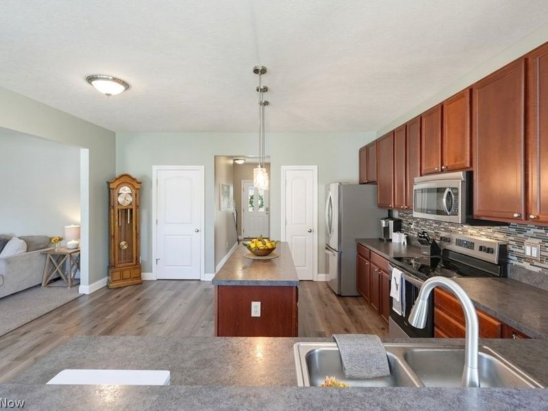 882 Queens Gate Way, Wadsworth, OH 44281 Photo 12