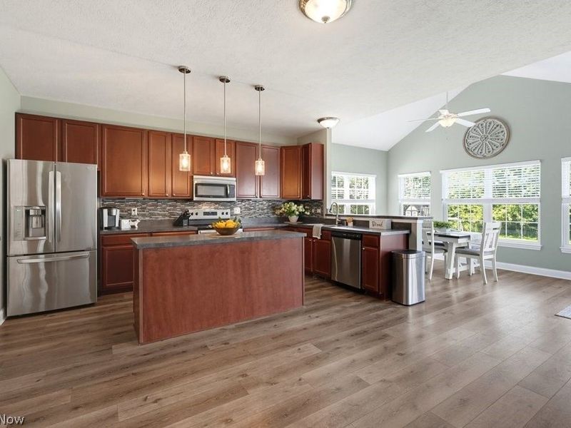 882 Queens Gate Way, Wadsworth, OH 44281 Photo 13