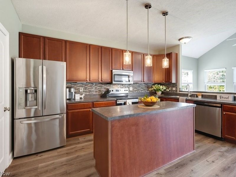 882 Queens Gate Way, Wadsworth, OH 44281 Photo 9
