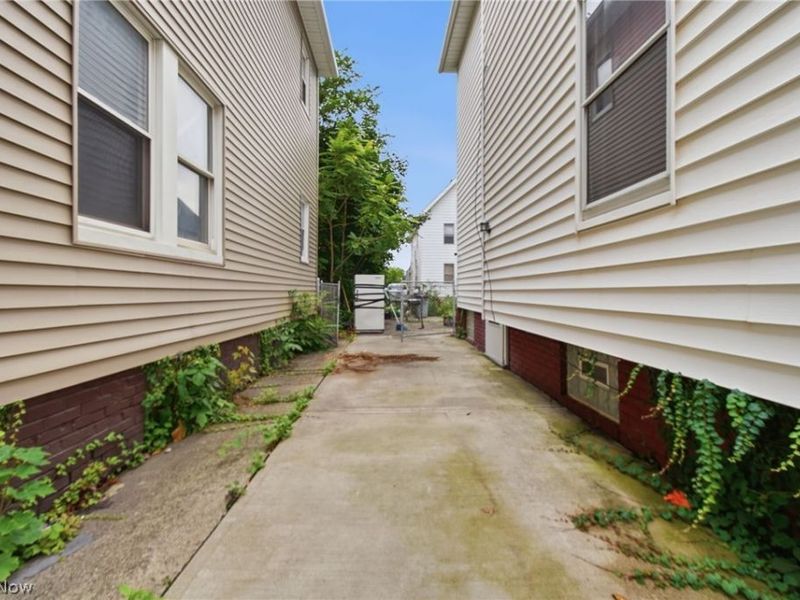 15715 School Avenue, Cleveland, OH 44110 Photo 27