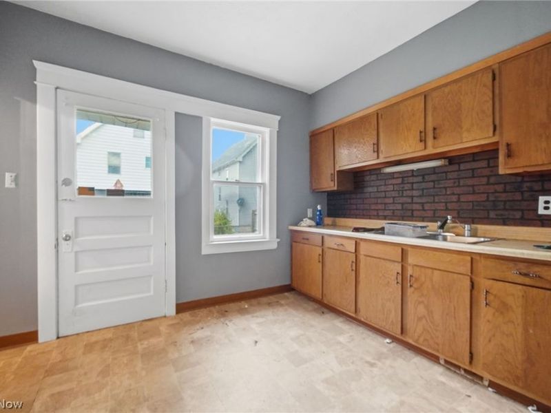 15715 School Avenue, Cleveland, OH 44110 Photo 4