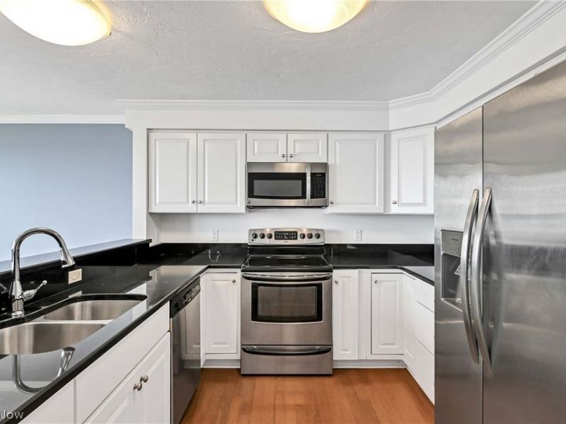 12550 Lake Avenue 12550 Lake Avenue Avenue, Unit 1407-1401, Lakewood, OH 44107 Photo 11