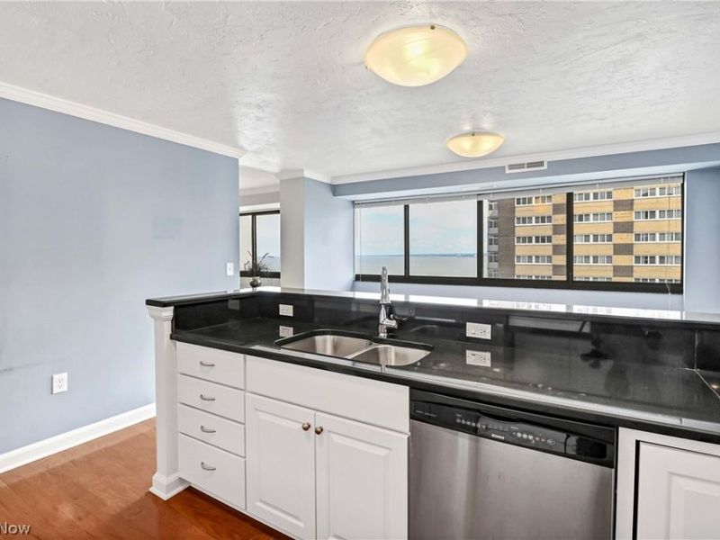 12550 Lake Avenue 12550 Lake Avenue Avenue, Unit 1407-1401, Lakewood, OH 44107 Photo 13