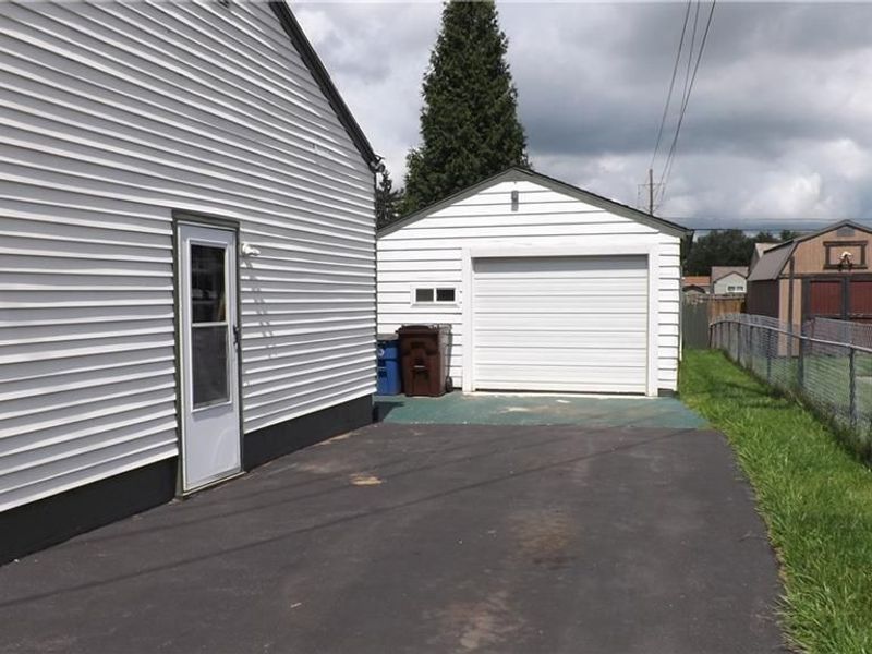 5857 Willaston Drive, Riverside, OH 45431 Photo 2