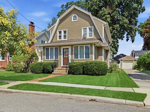 53 Larch Avenue , Floral Park, NY 11001