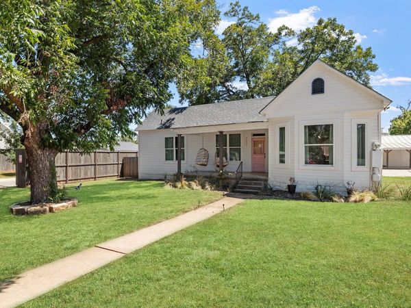 703 E HIGHWAY ST ST, Fredericksburg, TX 78624