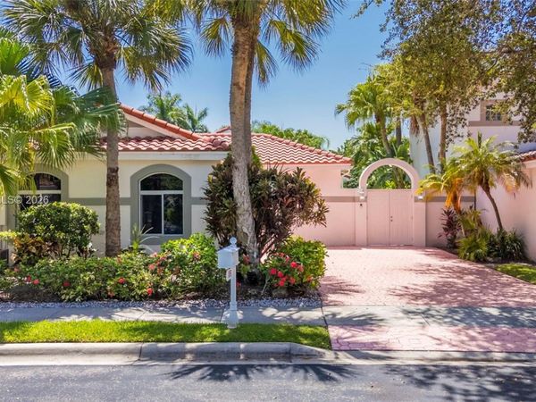 1051 W Bel Aire Dr W , Pembroke Pines, FL 33027
