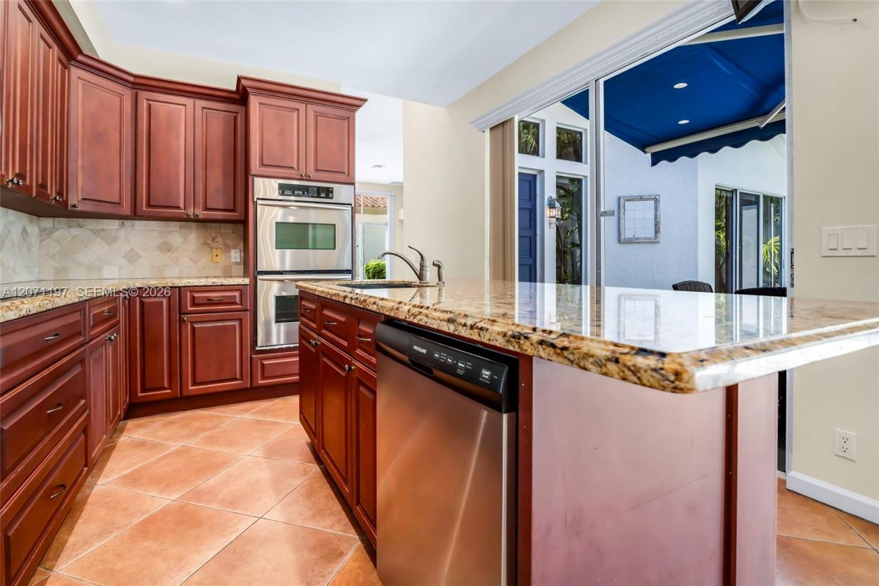 1051 W Bel Aire Dr W , Pembroke Pines, FL 33027 Photo