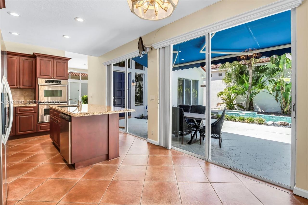 1051 W Bel Aire Dr W , Pembroke Pines, FL 33027 Photo
