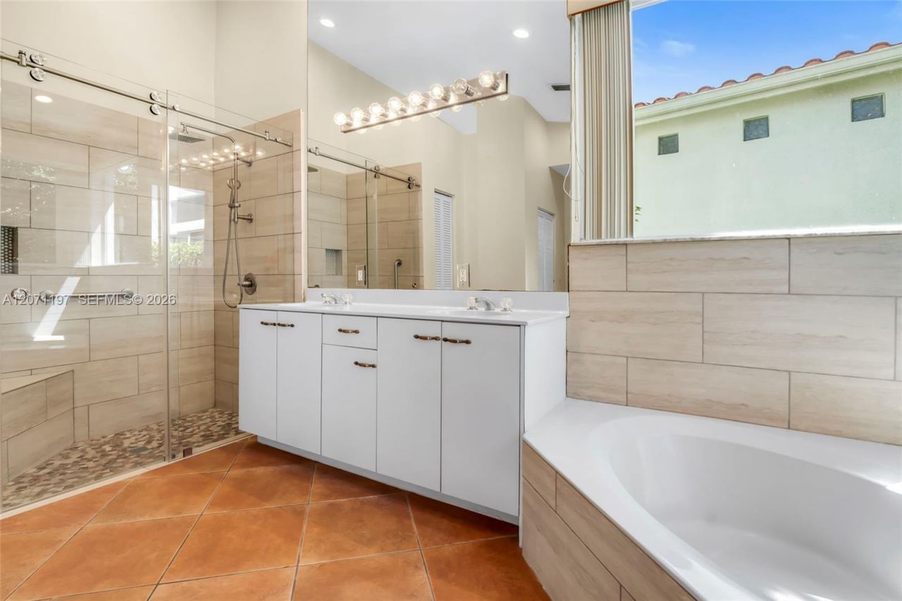 1051 W Bel Aire Dr W , Pembroke Pines, FL 33027 Photo
