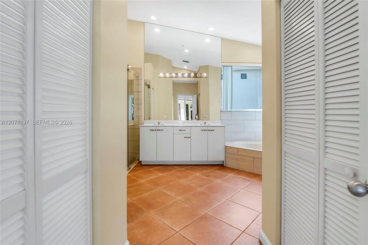 1051 W Bel Aire Dr W , Pembroke Pines, FL 33027 Photo