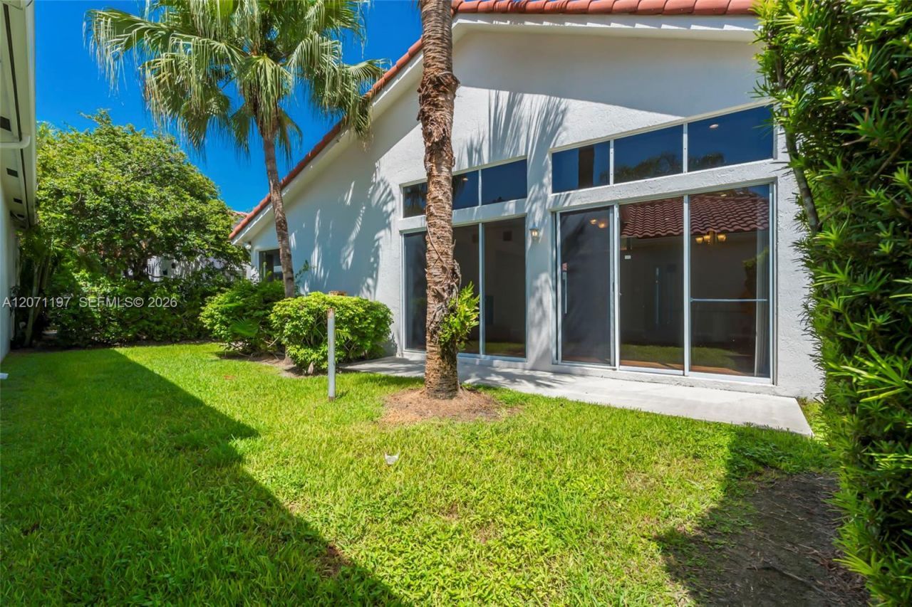 1051 W Bel Aire Dr W , Pembroke Pines, FL 33027 Photo