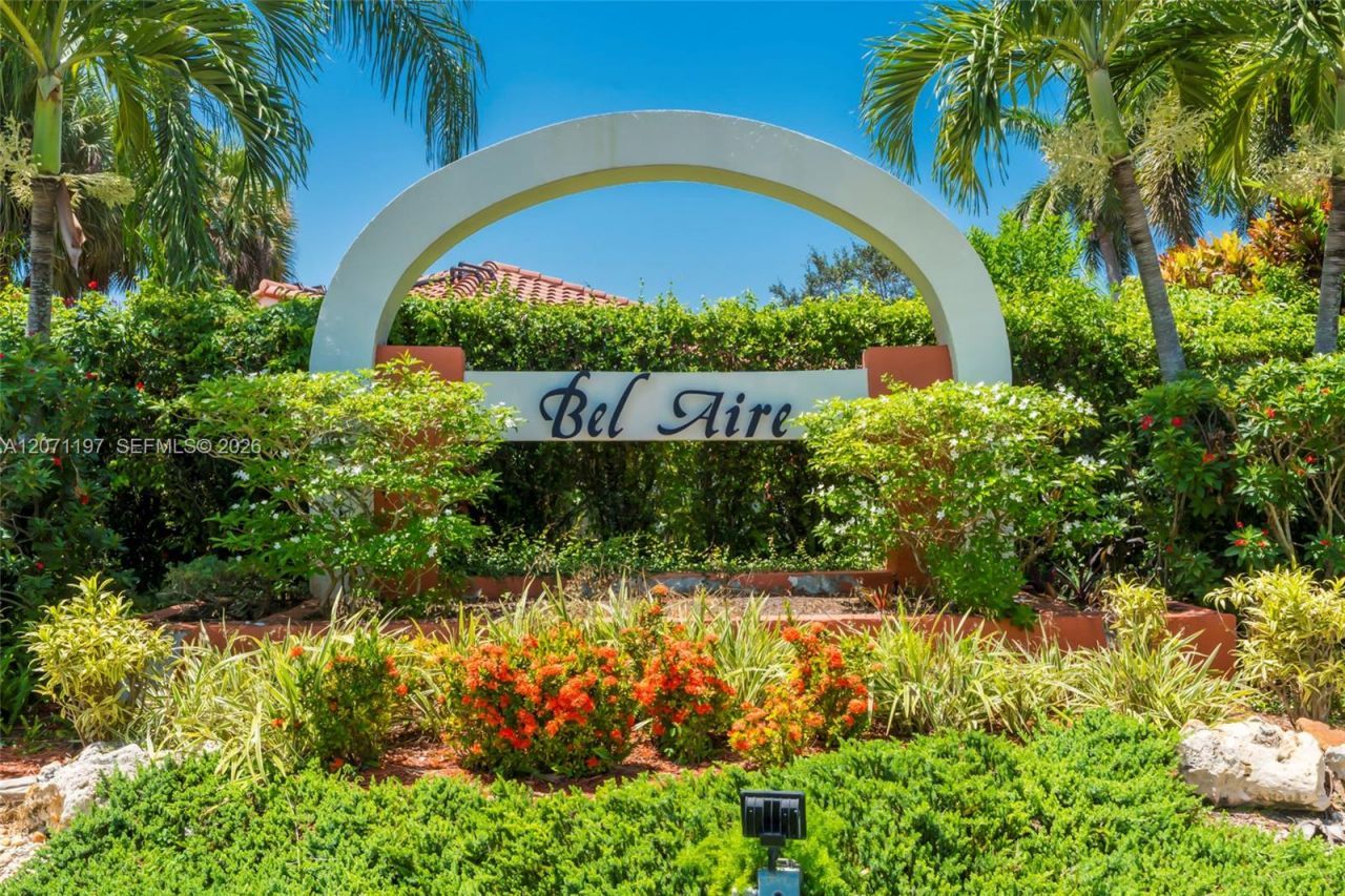 1051 W Bel Aire Dr W , Pembroke Pines, FL 33027 Photo