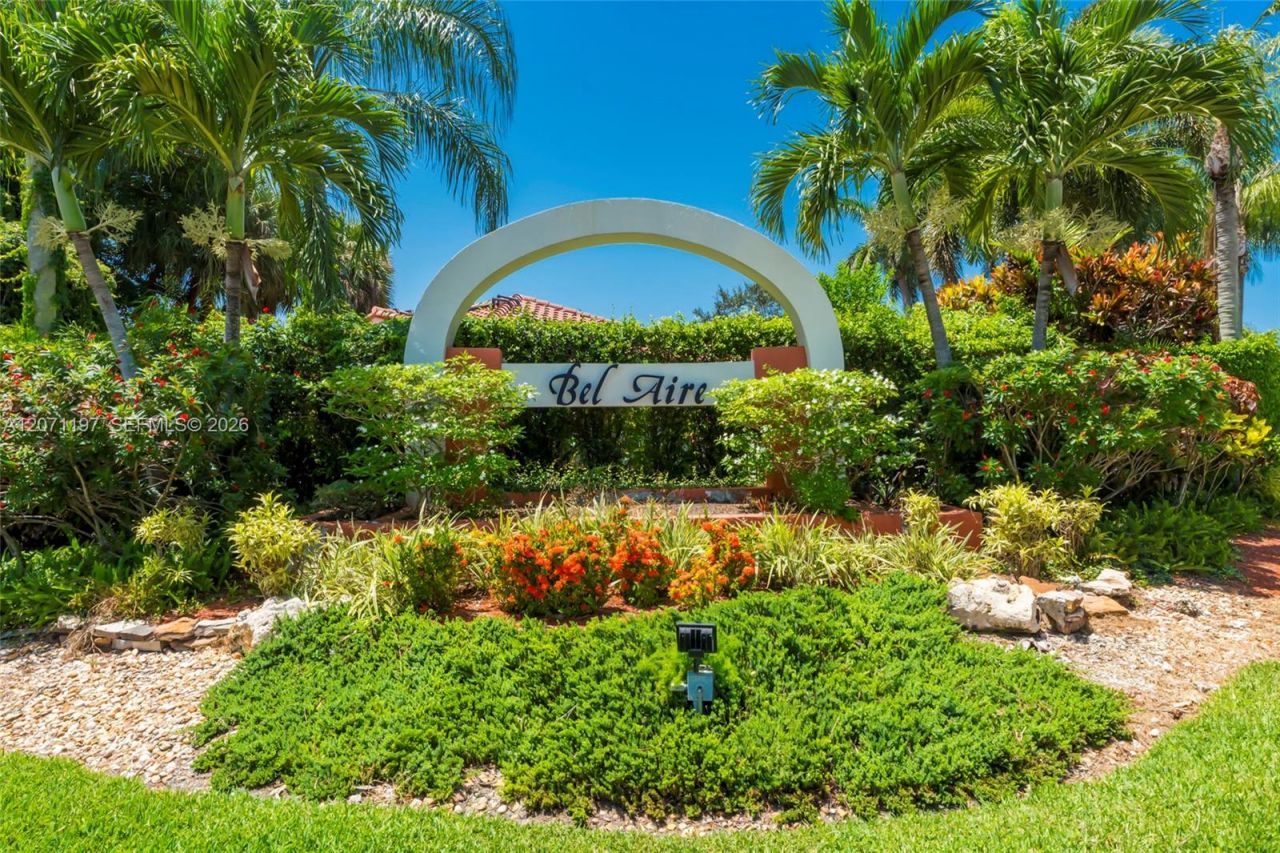 1051 W Bel Aire Dr W , Pembroke Pines, FL 33027 Photo