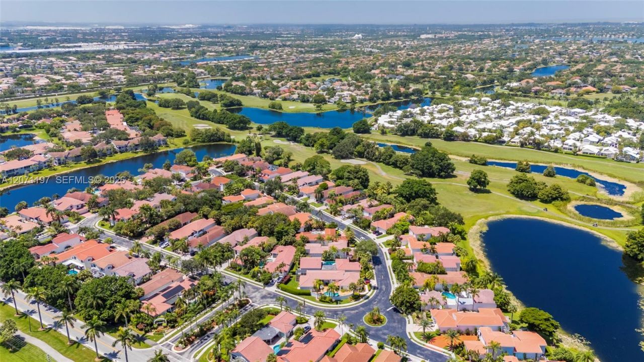 1051 W Bel Aire Dr W , Pembroke Pines, FL 33027 Photo