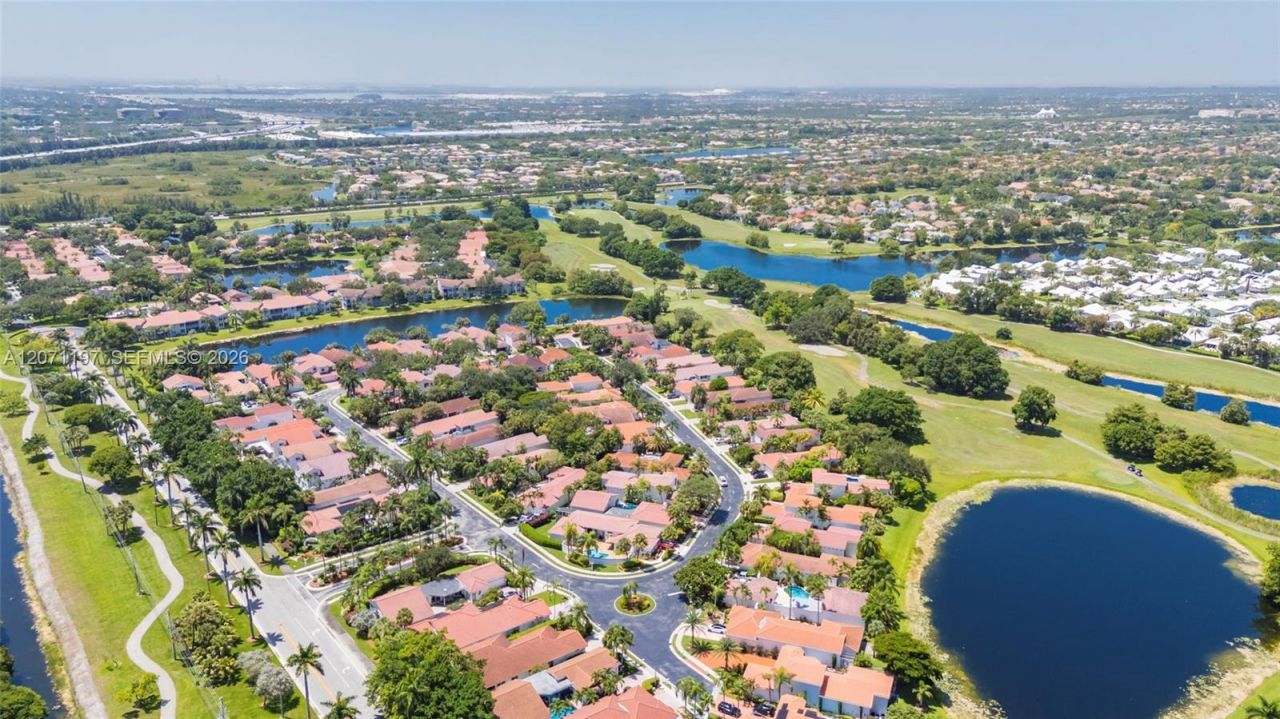 1051 W Bel Aire Dr W , Pembroke Pines, FL 33027 Photo
