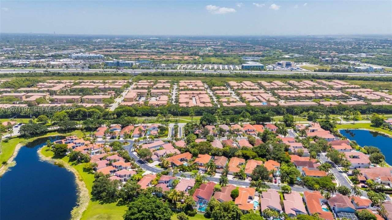 1051 W Bel Aire Dr W , Pembroke Pines, FL 33027 Photo