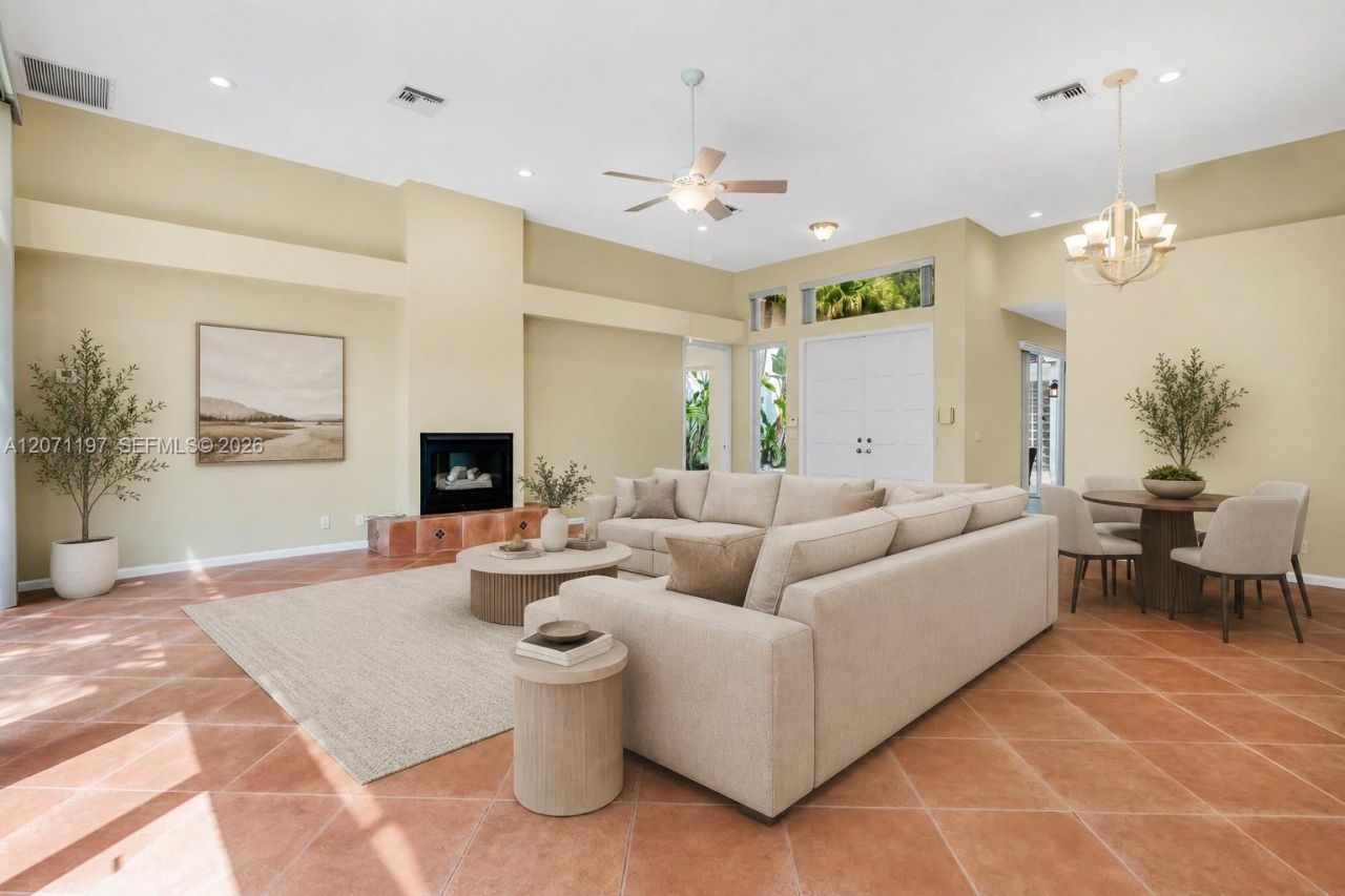 1051 W Bel Aire Dr W , Pembroke Pines, FL 33027 Photo