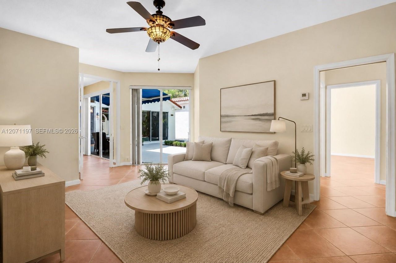 1051 W Bel Aire Dr W , Pembroke Pines, FL 33027 Photo