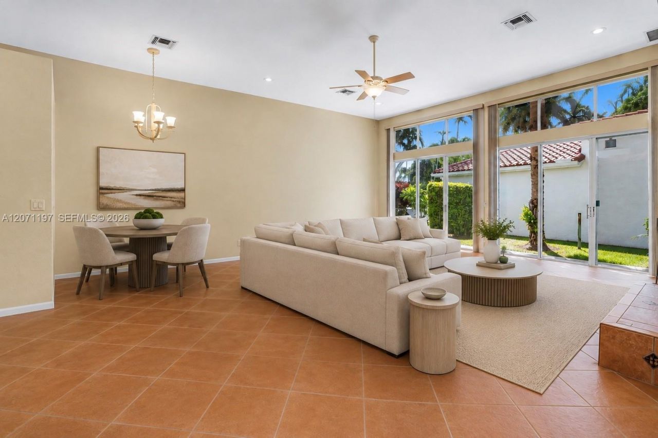1051 W Bel Aire Dr W , Pembroke Pines, FL 33027 Photo