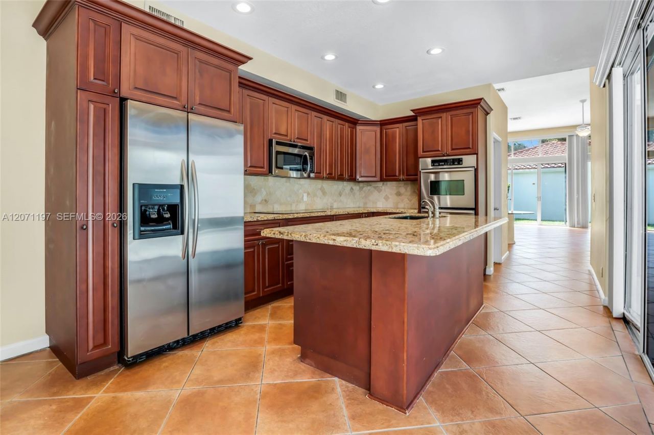 1051 W Bel Aire Dr W , Pembroke Pines, FL 33027 Photo